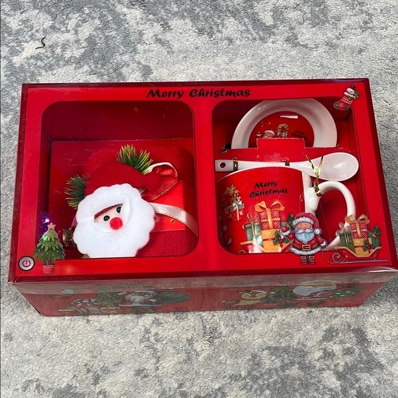 NIB Christmas Holiday Gift Set Mug and Hand Towel White Elephant - Picture 1 of 6